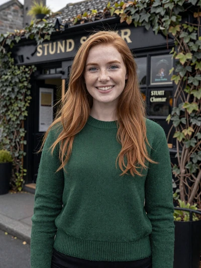Sienna, 31, Irish woman near a Dublin pub - verified Irish single on Cdleusa dating platform