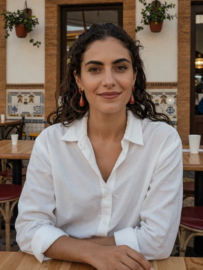 Pilar, 31, Spanish woman at a tapas bar in Seville - Spanish single on Cdleusa dating platform