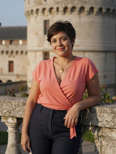 Élise, 35, French woman near Nantes castle - meet French singles on Cdleusa