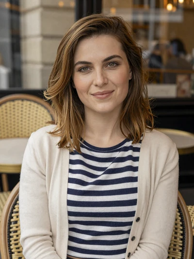 Camille, 39, French woman at a Parisian café - verified French single on Cdleusa
